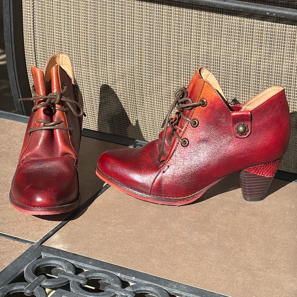 “NEW” Healed booties